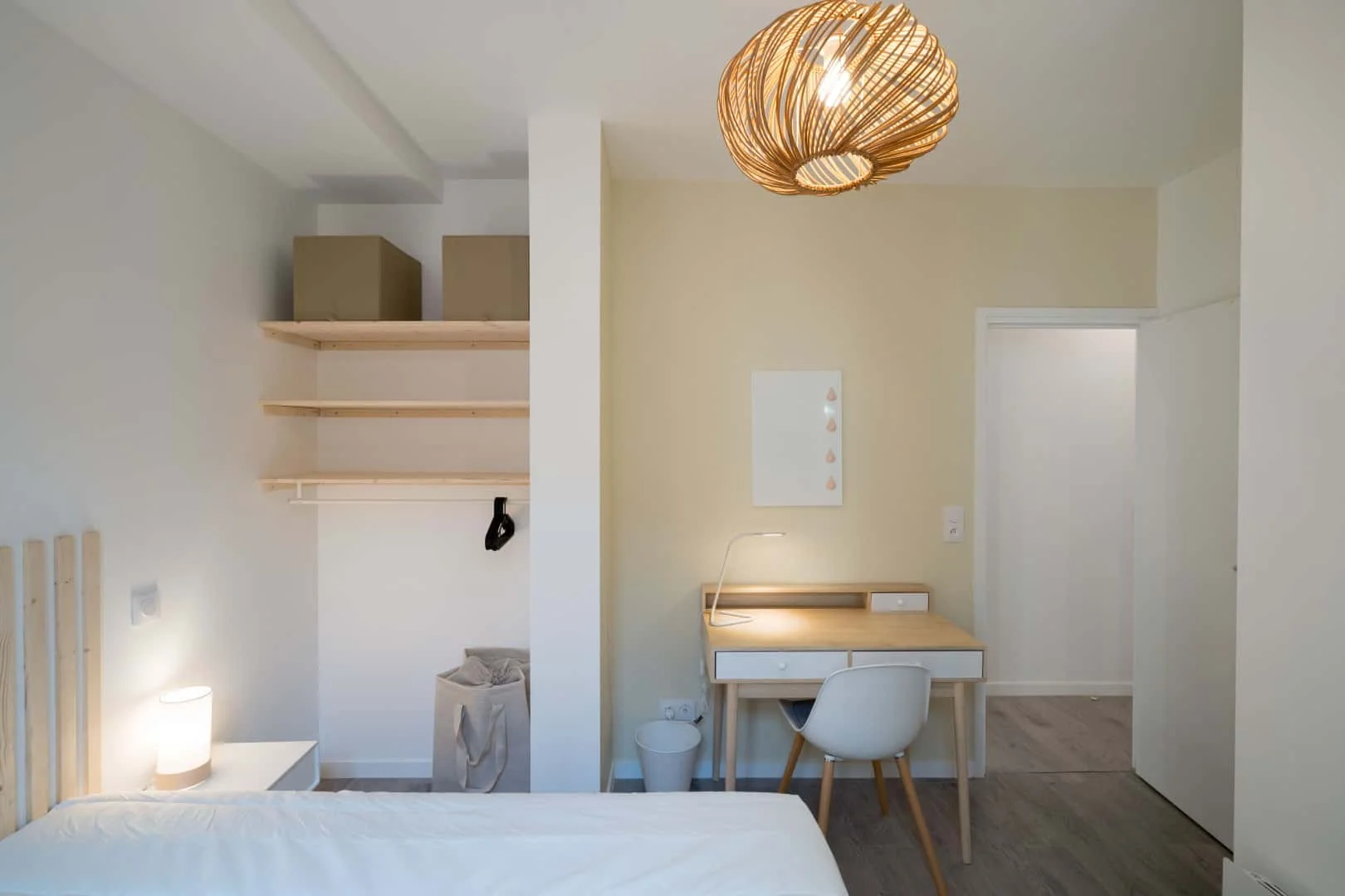 Chambre confortable pour étudiants disponible dans 