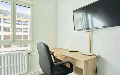 Private room at 1 Rue Cardinal Suhard, 51100 Reims, France, image 4 of 15