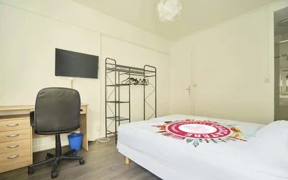 Private room at 1 Rue Cardinal Suhard, 51100 Reims, France, image 3 of 15