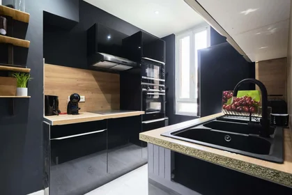 Private room at 12 Pl. Drouet d'Erlon, 51100 Reims, France, image 17 of 20