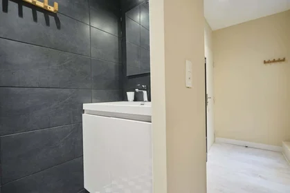 Private room at 12 Pl. Drouet d'Erlon, 51100 Reims, France, image 5 of 20