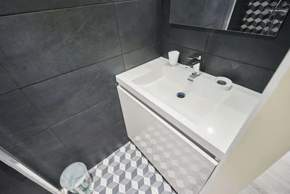 Private room at 12 Pl. Drouet d'Erlon, 51100 Reims, France, image 7 of 20