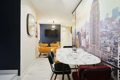 Private room at 12 Pl. Drouet d'Erlon, 51100 Reims, France, image 8 of 20