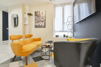 Private room at 12 Pl. Drouet d'Erlon, 51100 Reims, France, image 10 of 20