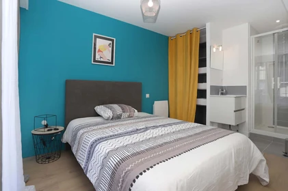 Renting rooms by the month in Nantes