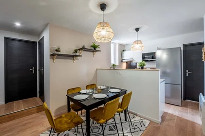Private room at 36 Rue de Metz, 21000 Dijon, France, image 4 of 17