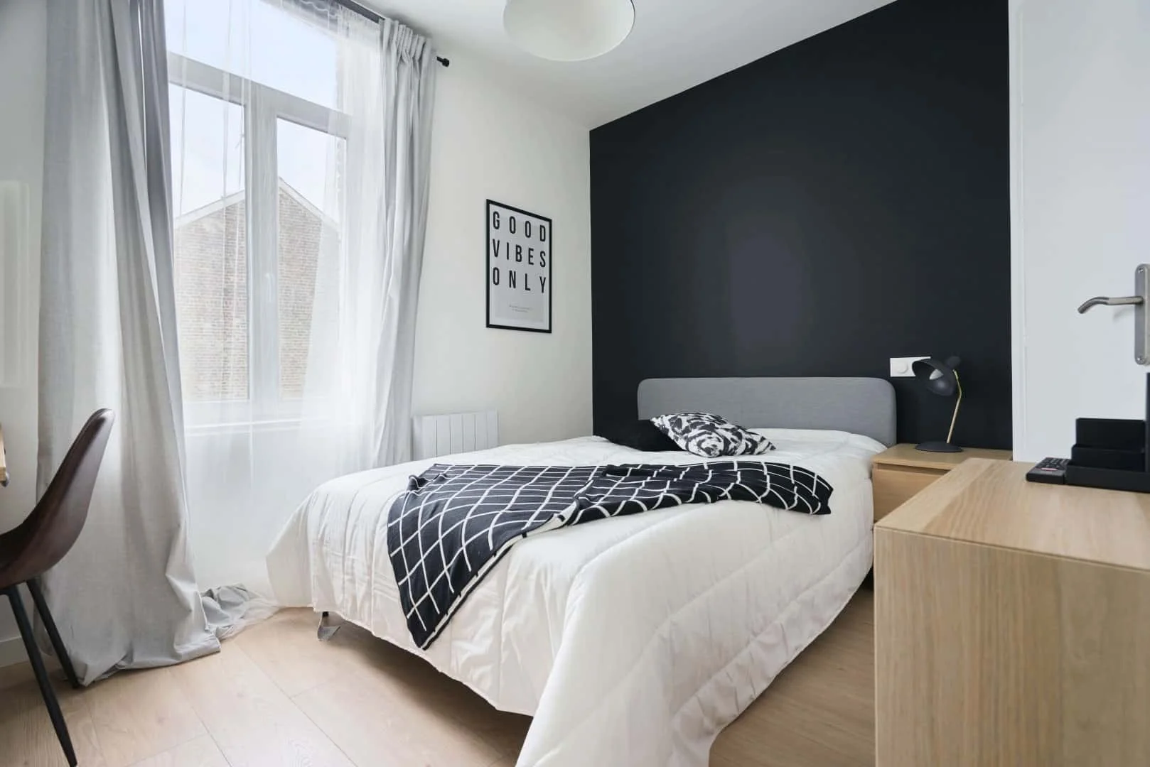 Student-friendly room in  with modern amenities