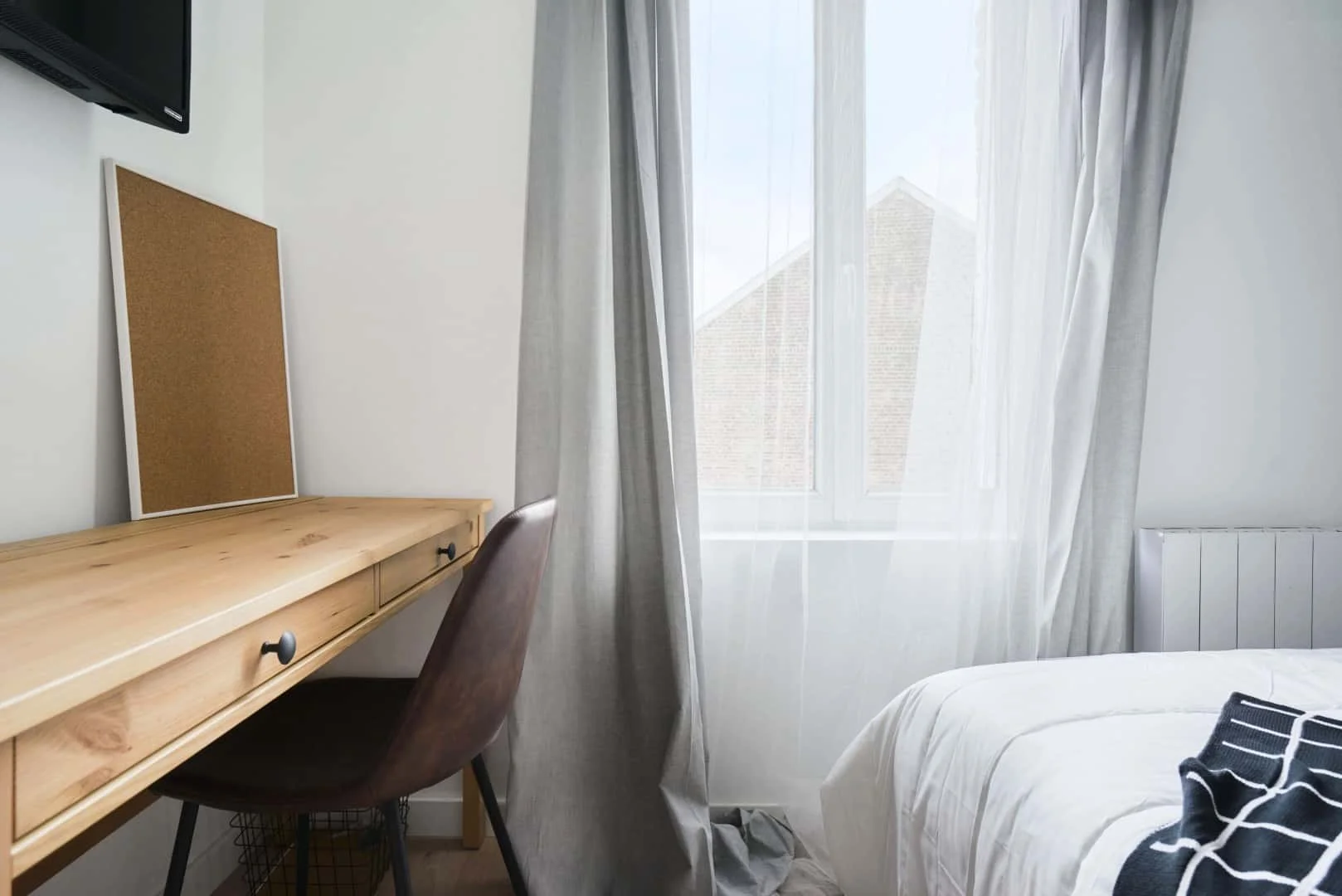 Economical student room with convenient location in 