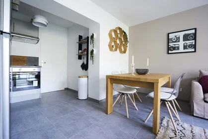 Chambre privée à 81 Rue le Mongnier, 80090 Amiens, France, image 11 de 21