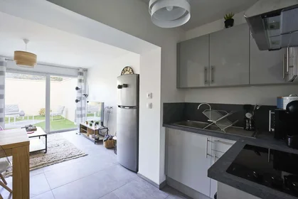 Chambre privée à 81 Rue le Mongnier, 80090 Amiens, France, image 14 de 21