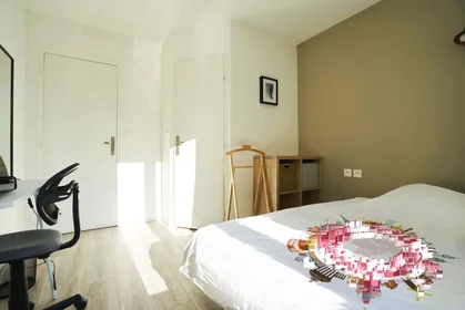 Chambre privée à 81 Rue le Mongnier, 80090 Amiens, France, image 3 de 21