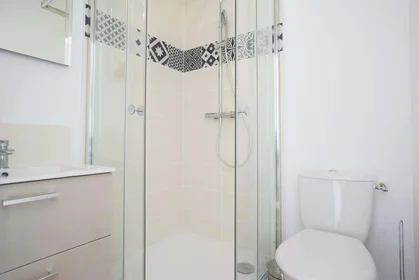 Chambre privée à 81 Rue le Mongnier, 80090 Amiens, France, image 5 de 21