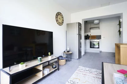 Chambre privée à 81 Rue le Mongnier, 80090 Amiens, France, image 9 de 21