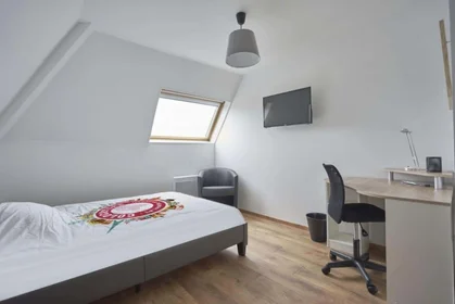 Quarto privado em 10 Rue de Clairmarais, 51100 Reims, France, imagem 1 de 11