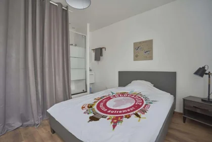 Quarto privado em 10 Rue de Clairmarais, 51100 Reims, France, imagem 1 de 10