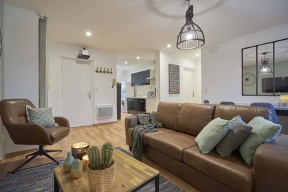 Quarto privado em 10 Rue de Clairmarais, 51100 Reims, France, imagem 4 de 10