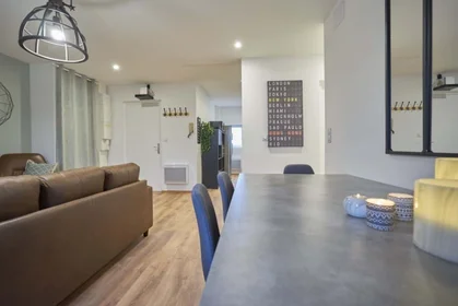 Quarto privado em 10 Rue de Clairmarais, 51100 Reims, France, imagem 5 de 10