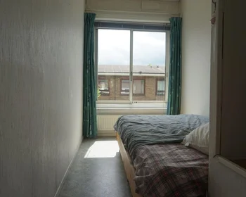 Private room at Jennerstraat, image 1 of 3
