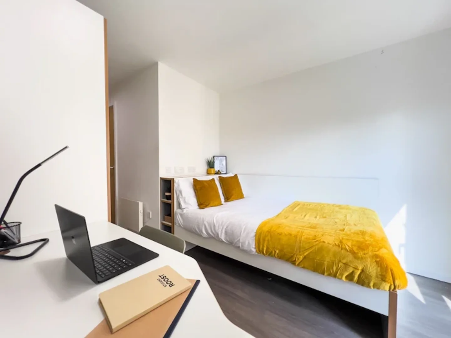 Habitación asequible para estudiantes con buena iluminación en 