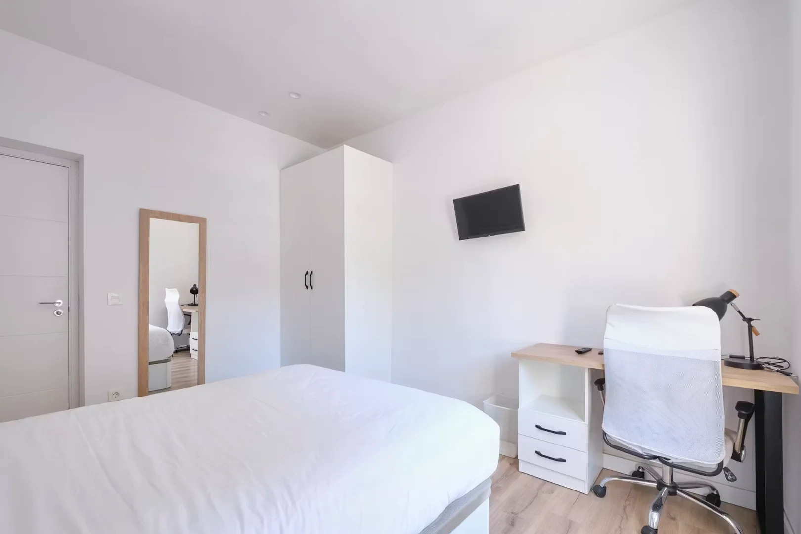 Camera per studenti in con servizi moderni