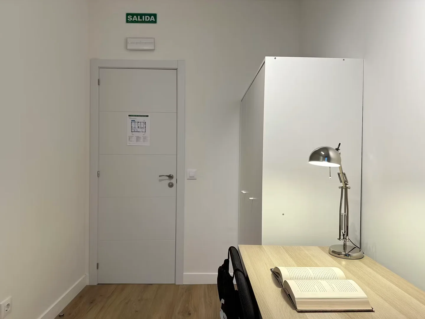 Stanza per studenti luminosa e ariosa con facile accesso all'università a 