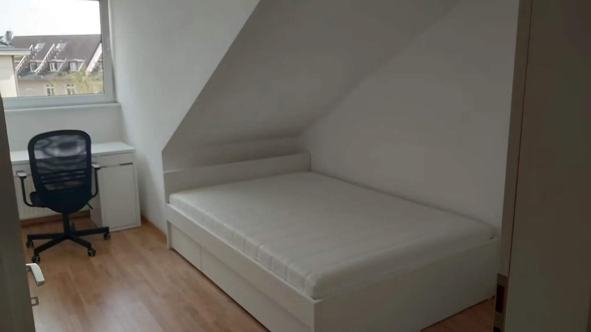 Helles und luftiges Studentenzimmer mit einfachem Zugang zur Universität in 
