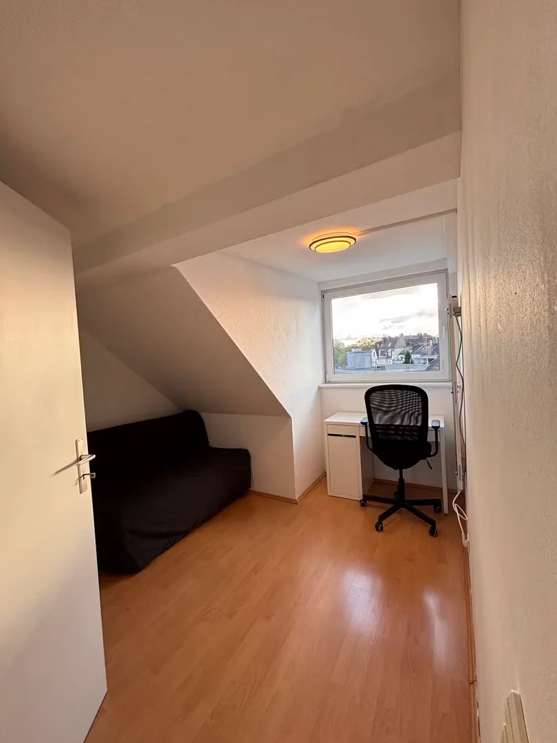 'de öğrenci dairesinde, tamamen mobilyalı kiralık oda