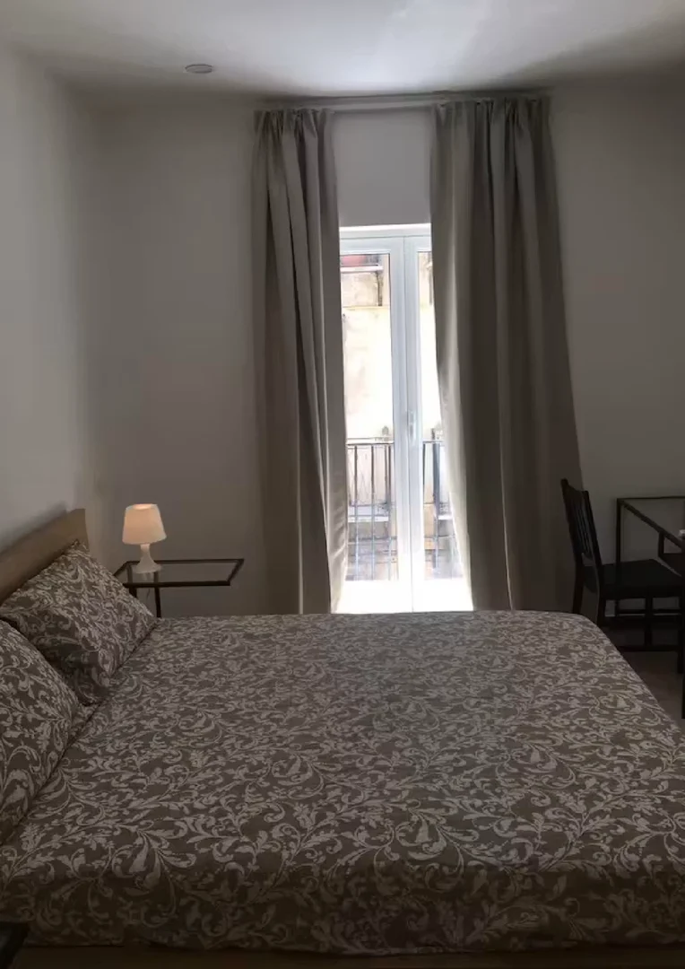 Via Calderai, Tribunali-Castellammare