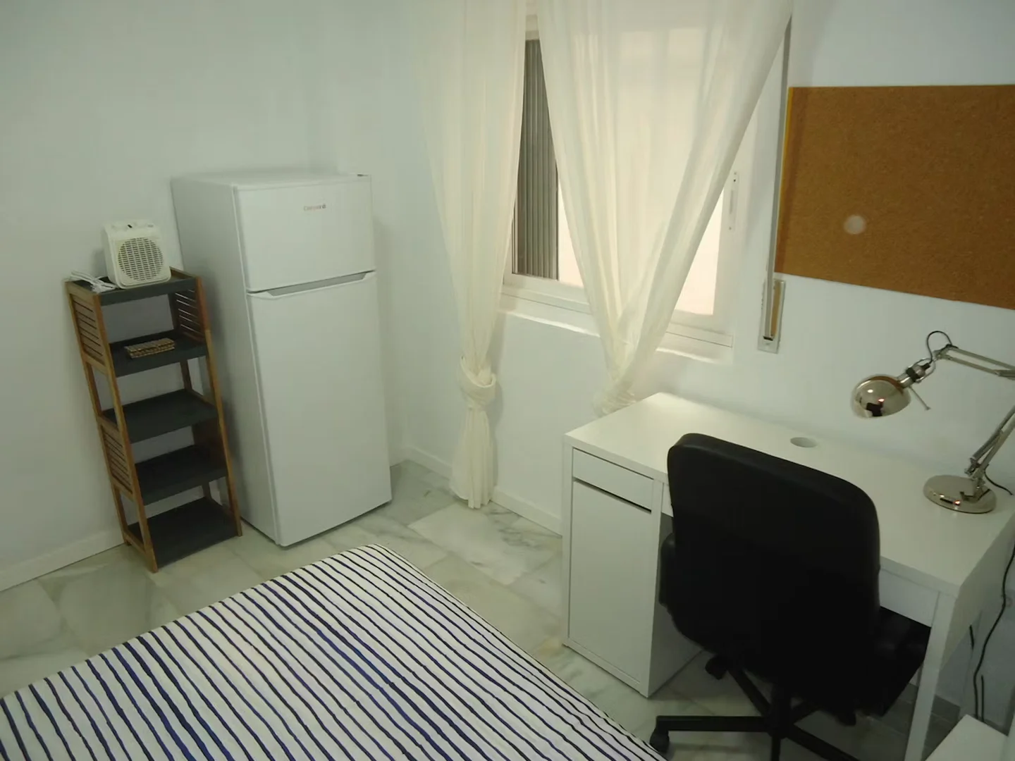 Chambre à louer dans un appartement d'étudiant à , entièrement meublée