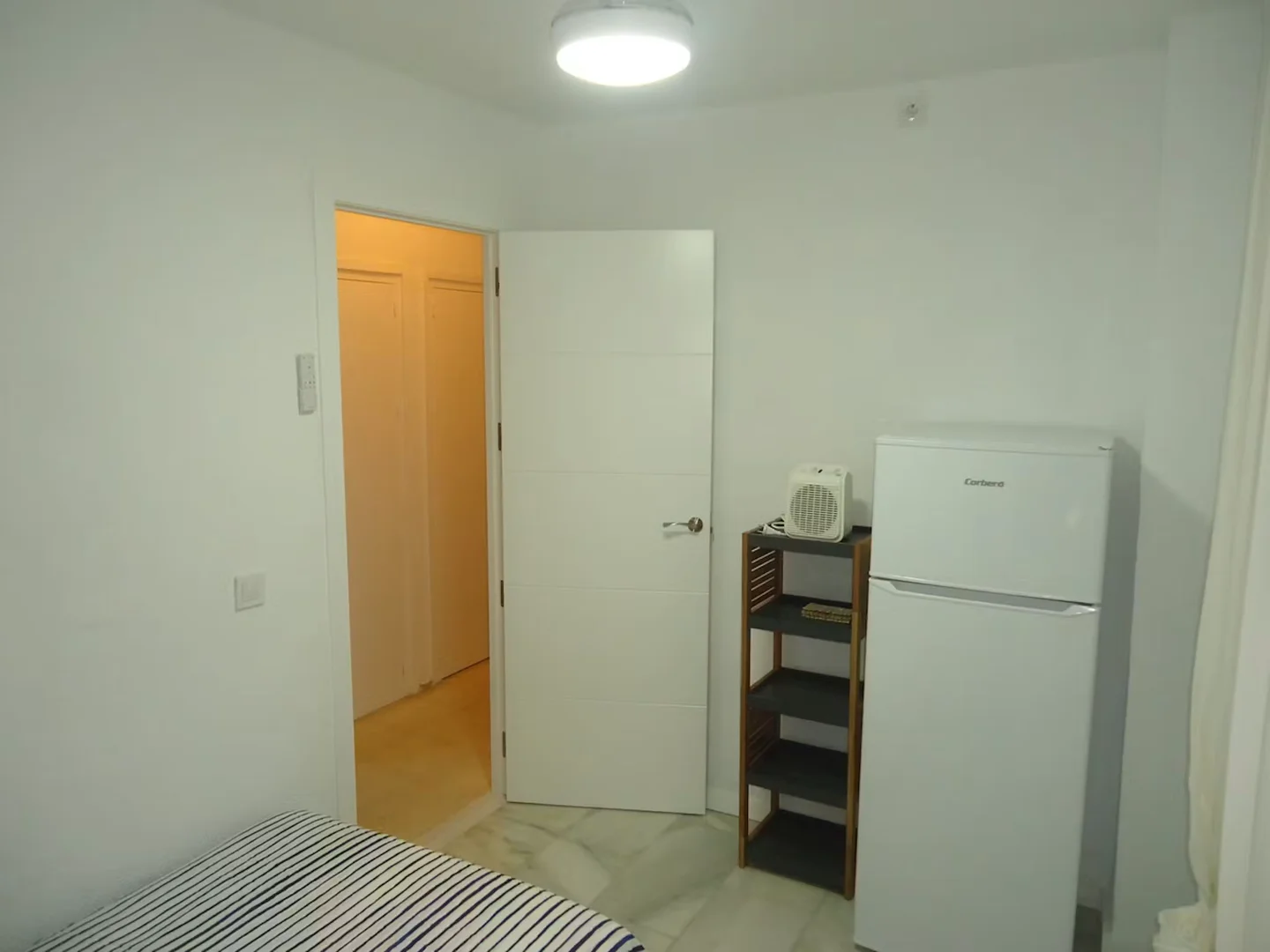 Chambre conviviale pour les étudiants dans  avec des équipements modernes