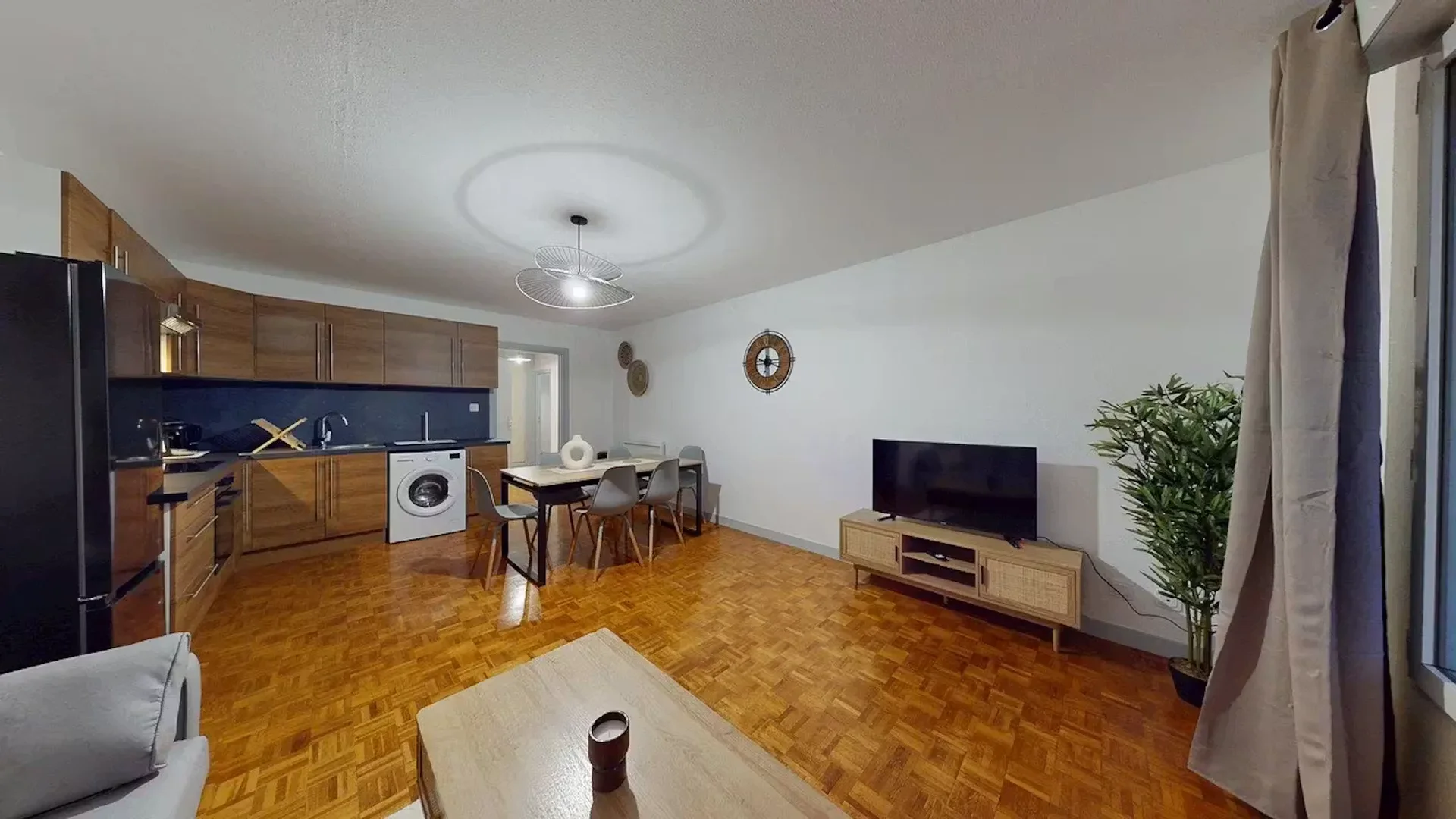 Habitación para estudiantes en  con área de estudio y facilidades compartidas