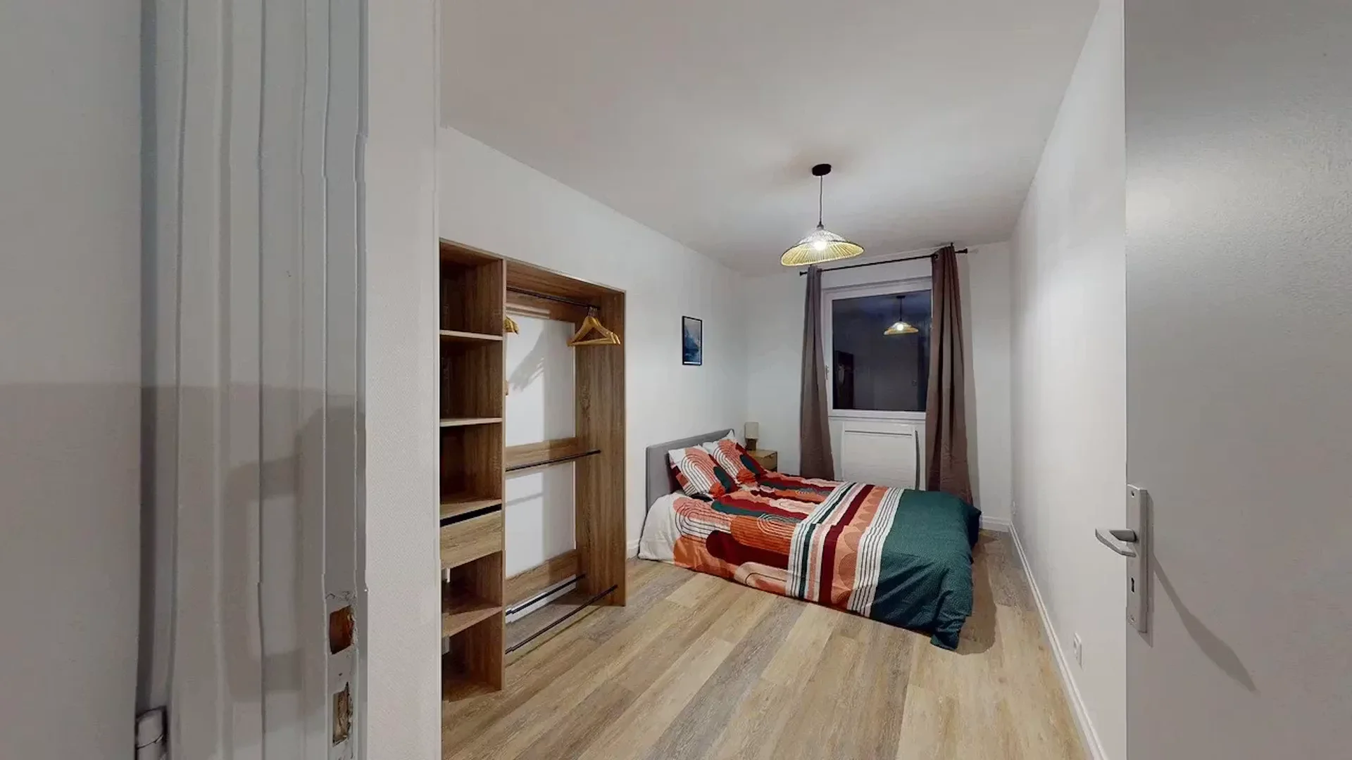 Habitación asequible para estudiantes con buena iluminación en 