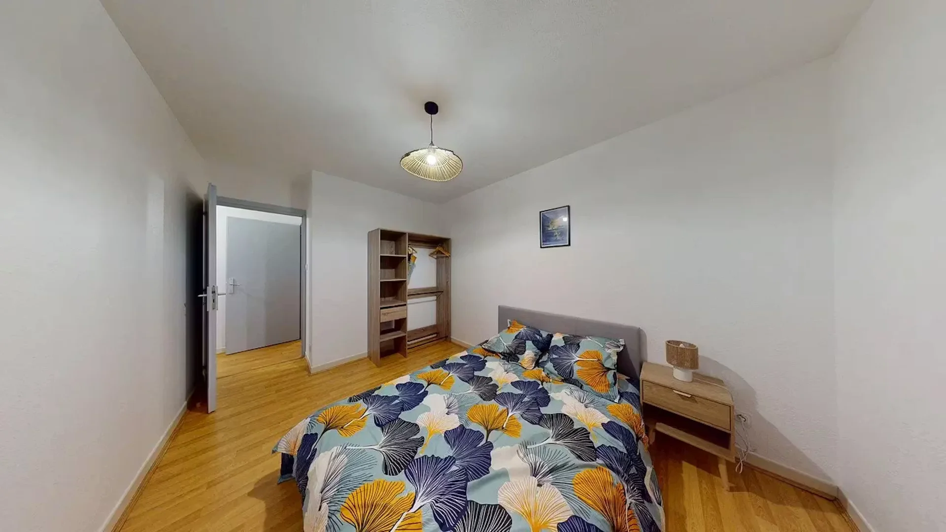 Quarto amigo do estudante em com comodidades modernas