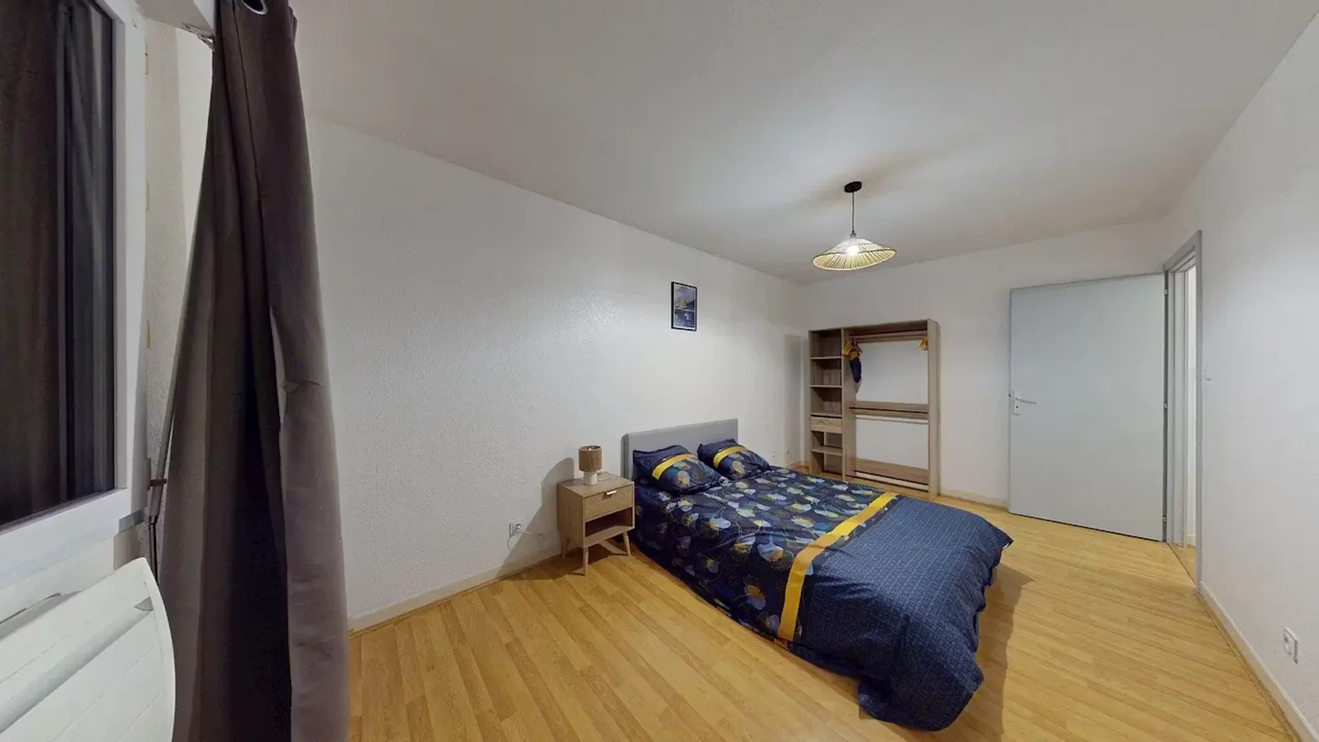 Quarto amigo do estudante em com comodidades modernas