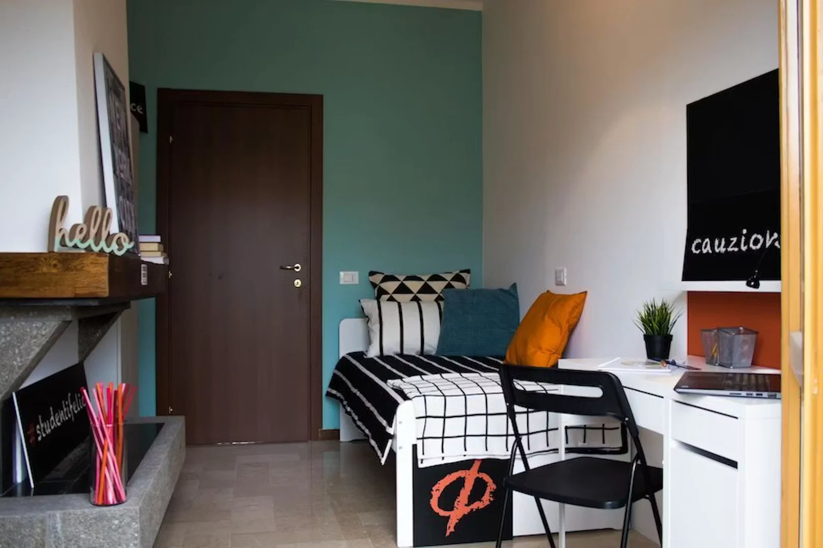 Habitación estudiantil amplia y cómoda en