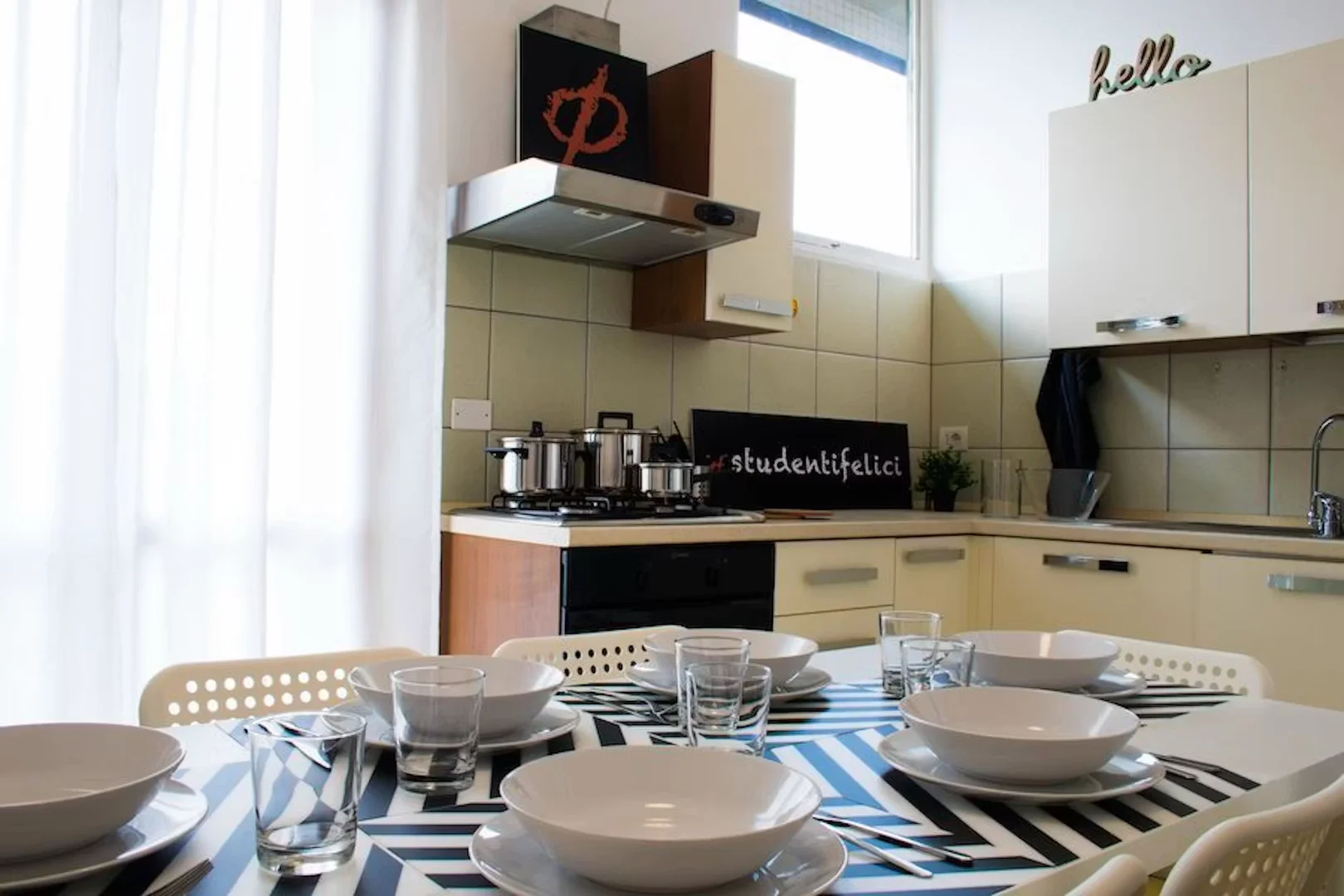 Habitación en apartamento estudiantil en alquiler en , completamente amueblado