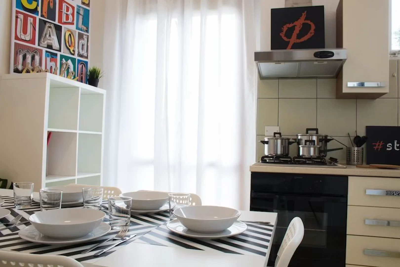 Habitación asequible para estudiantes con buena iluminación en
