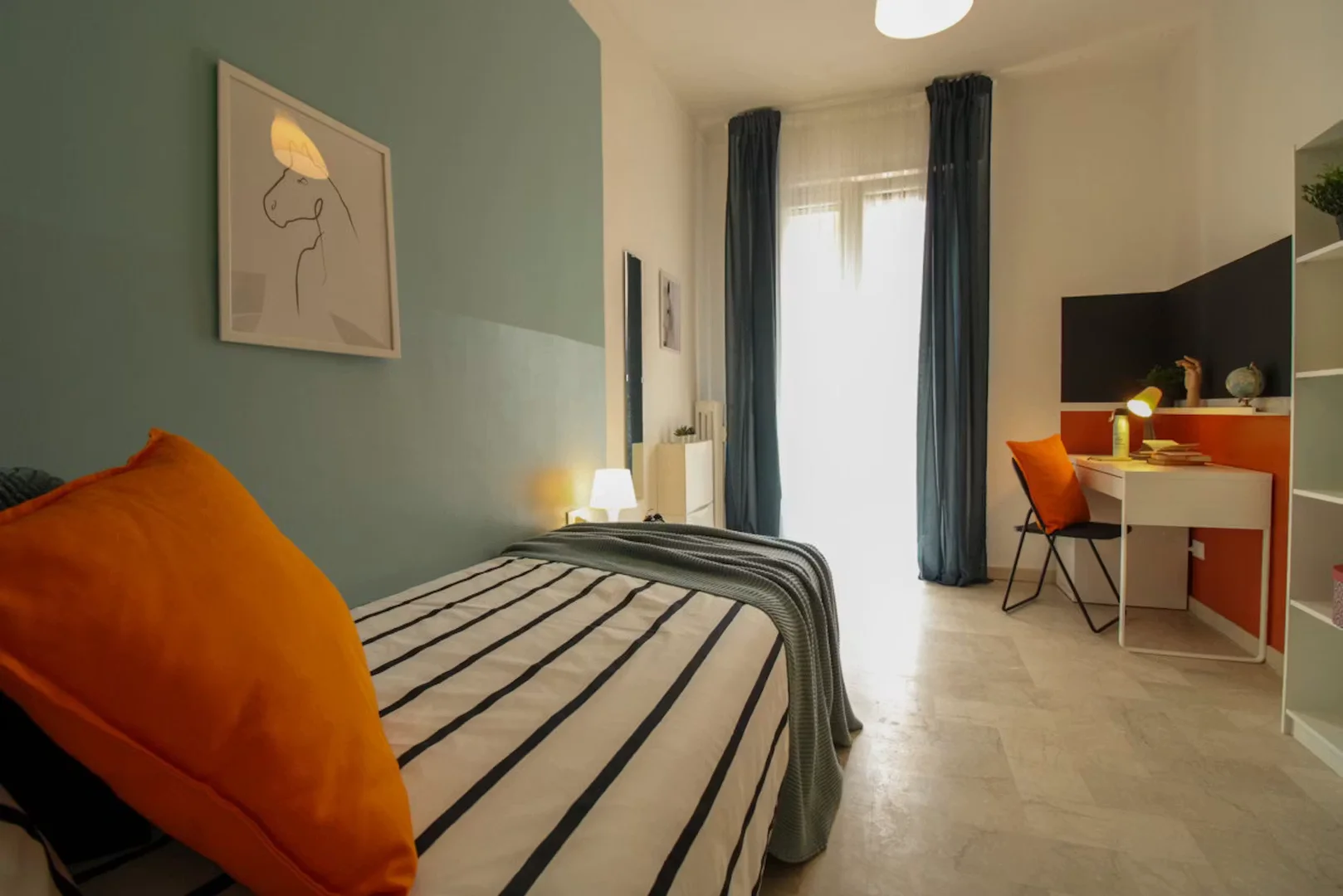 Habitación estudiantil económica cerca del campus en 
