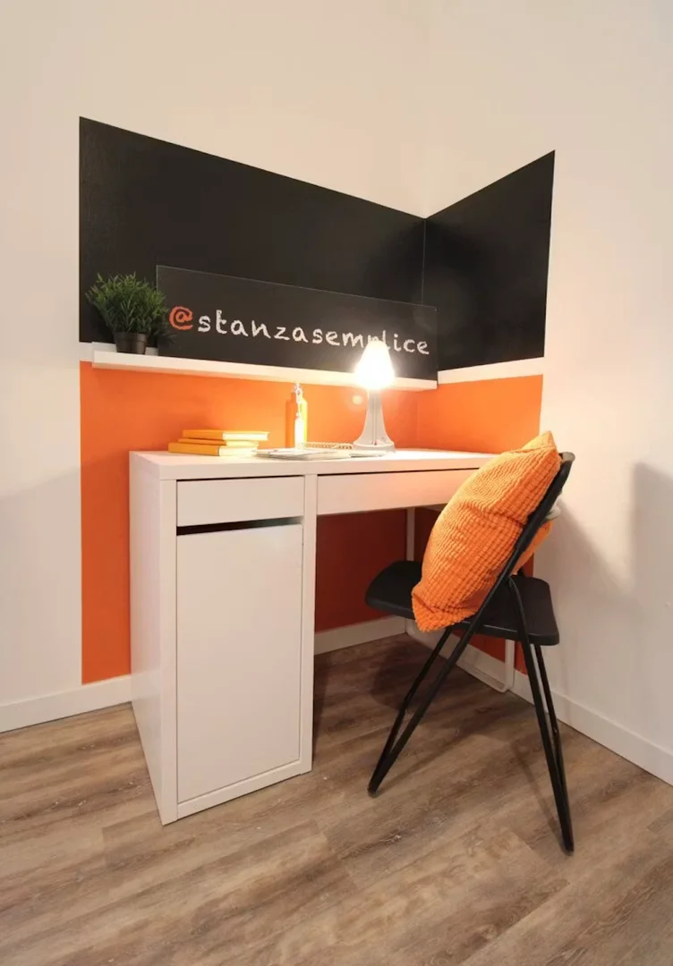Studentenfreundliches Zimmer in mit modernen Annehmlichkeiten