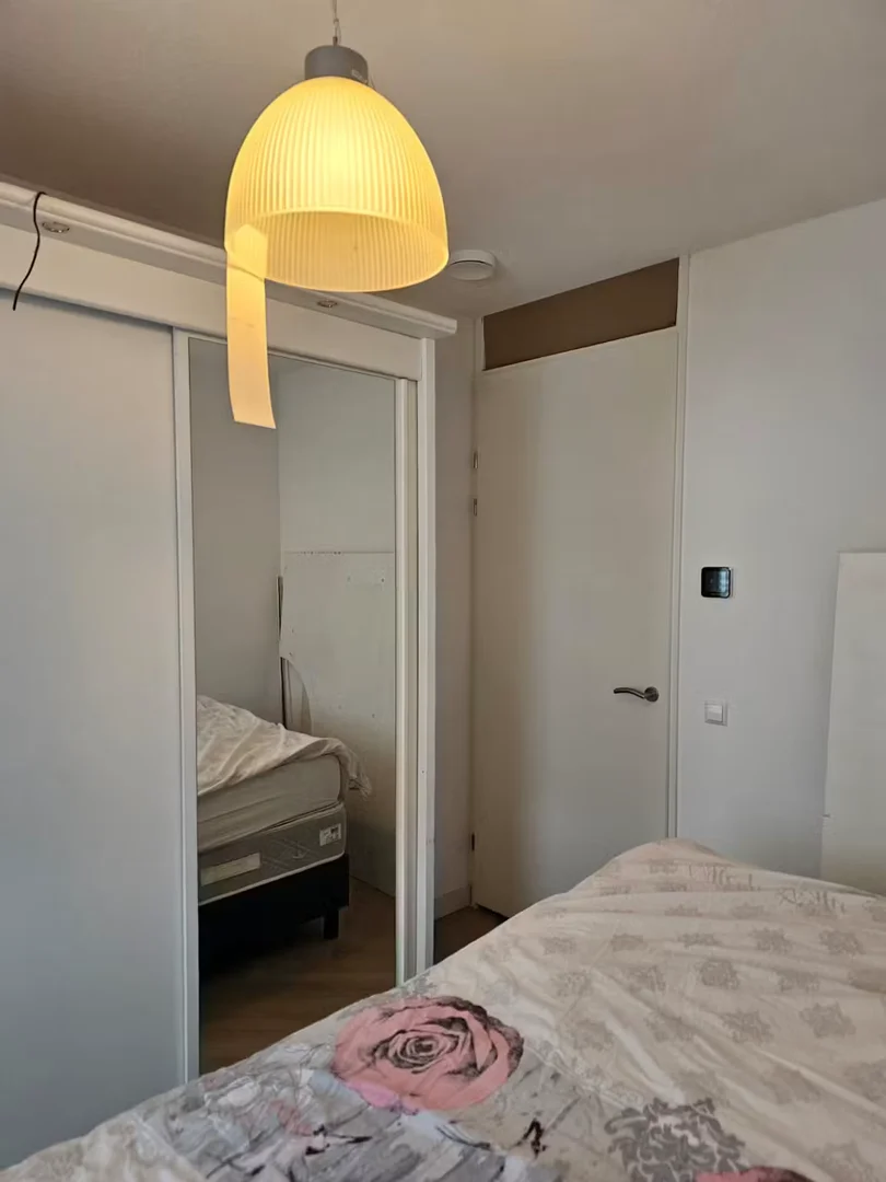 Habitación asequible para estudiantes con buena iluminación en 