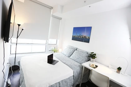 Alquiler de habitación en piso compartido en Toronto
