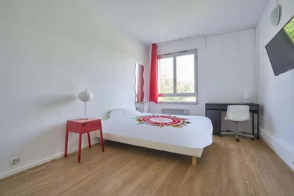 Özel oda konumu 3 Av. Georges Clemenceau, 51100 Reims, France, 2 12 görüntüsü