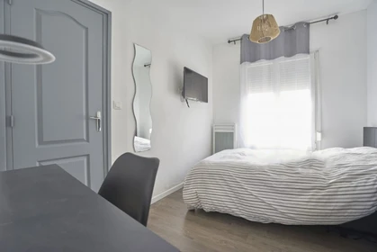 Room for rent with double bed Reims