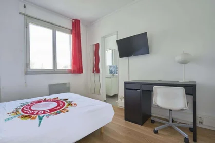 Özel oda konumu 3 Av. Georges Clemenceau, 51100 Reims, France, 1 13 görüntüsü