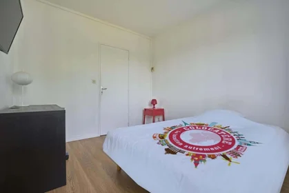 Özel oda konumu 3 Av. Georges Clemenceau, 51100 Reims, France, 3 13 görüntüsü