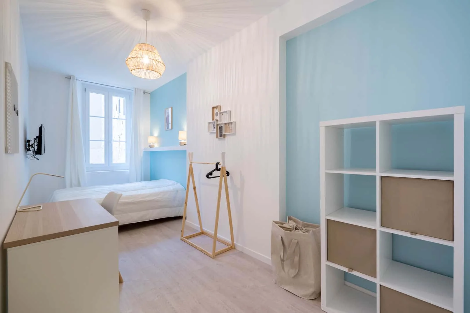 Quarto para alugar em apartamento de estudantes em , totalmente mobilado