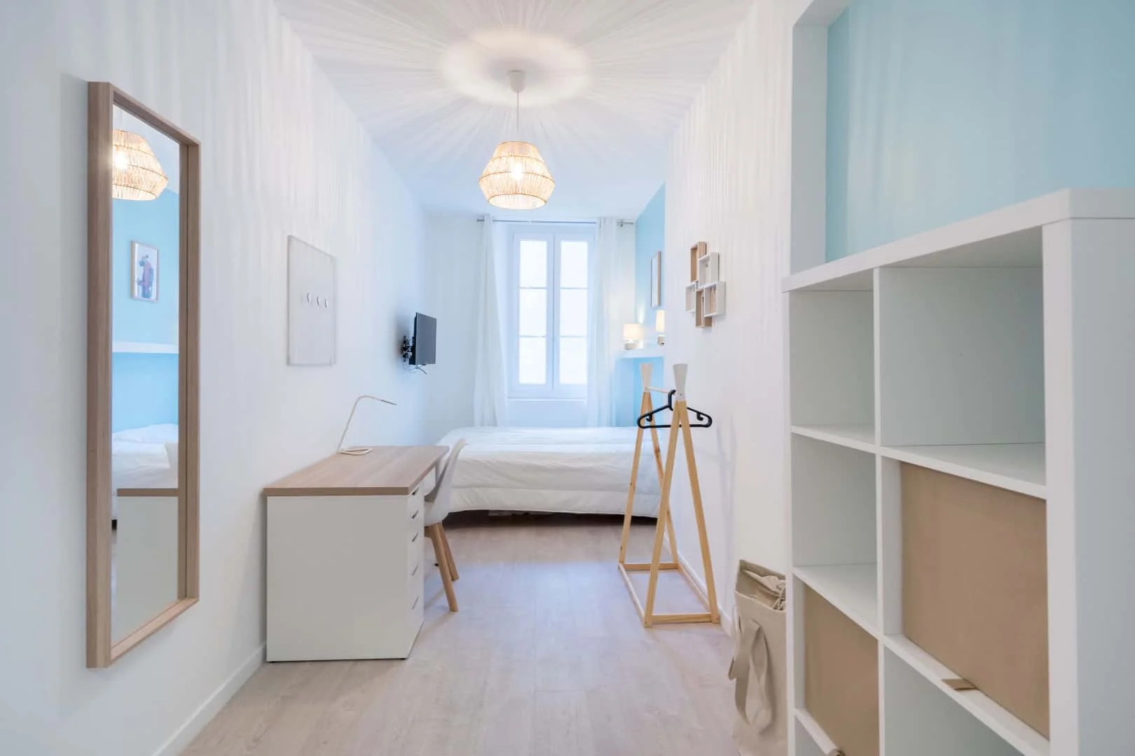 Quarto amigo do estudante em com comodidades modernas