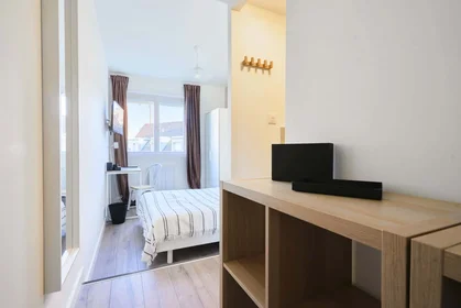 Chambre à louer avec lit double {area}