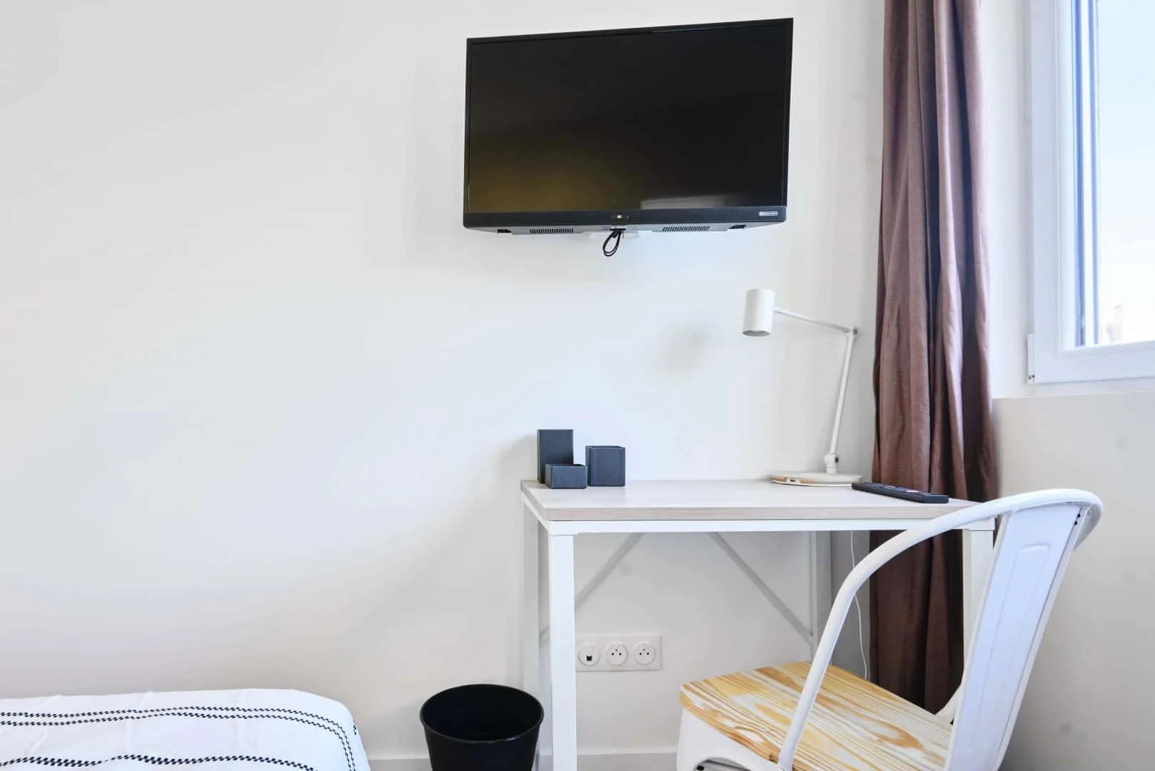 Chambre abordable pour les étudiants avec un bon éclairage dans