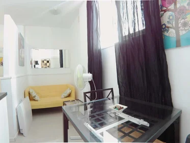 Habitación privada en C. de Leñeros, 28039 Madrid, Spain, imagen 1 de 20